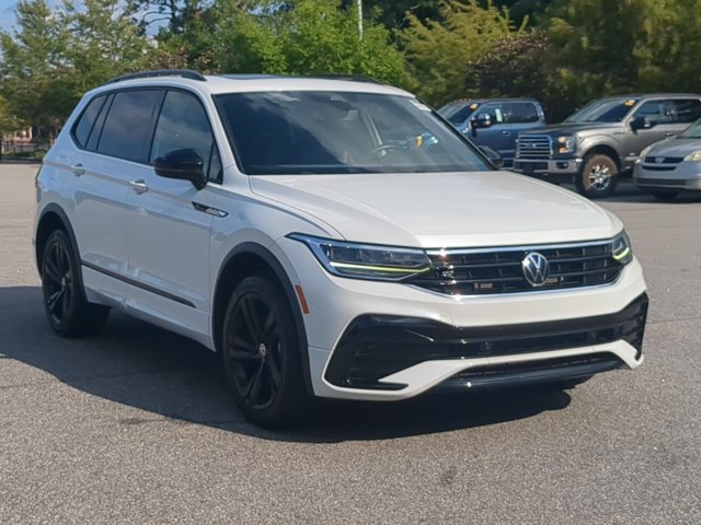 Used 2023 Volkswagen Tiguan SE R-Line FWD image 2