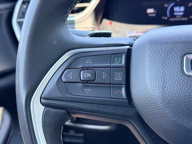 Used 2024 Jeep Grand Cherokee Altitude RWD image 23