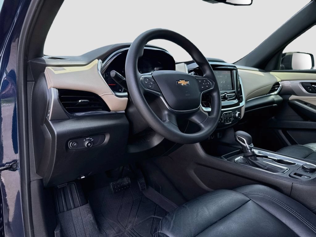 Used 2022 Chevrolet Traverse LS FWD image 9