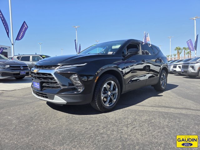 Used 2025 Chevrolet Blazer LT FWD image 3