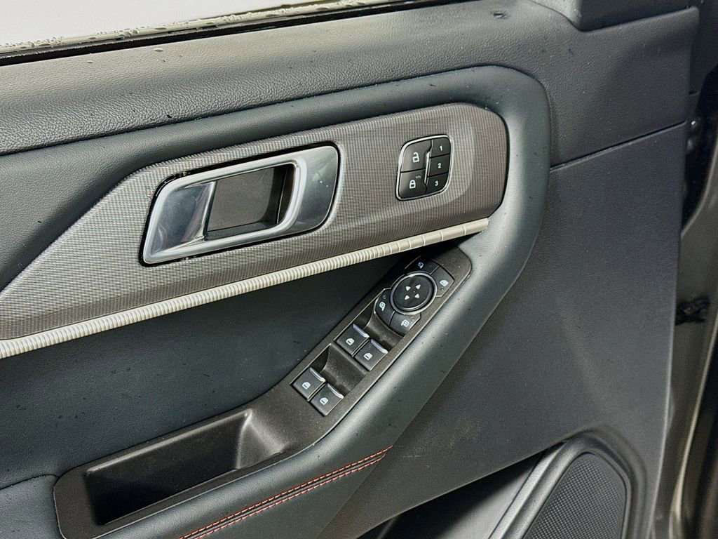 Certified 2025 Ford Explorer ST-Line w/ Premium Package image 18