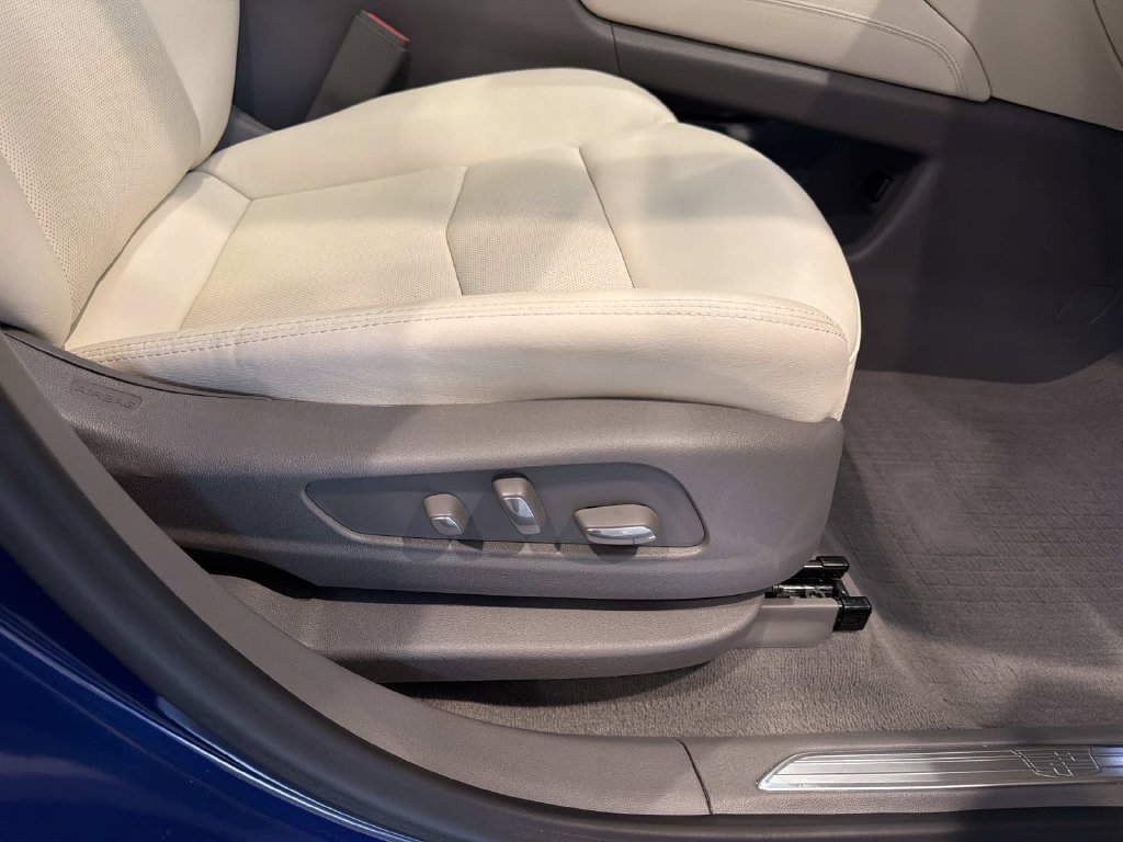 Used 2025 Cadillac XT5 Premium Luxury FWD image 15
