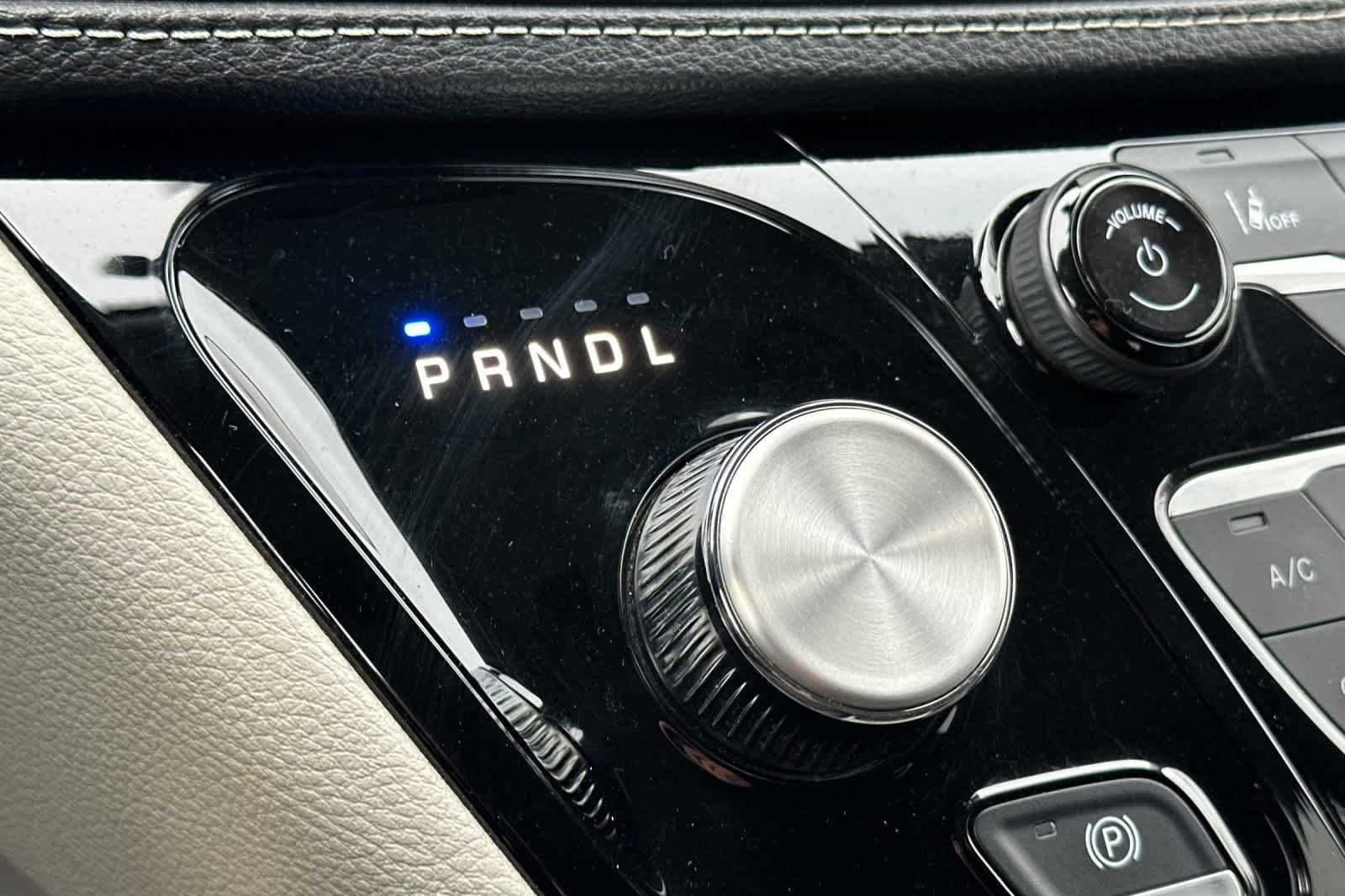 Used 2024 Chrysler Pacifica Select image 23