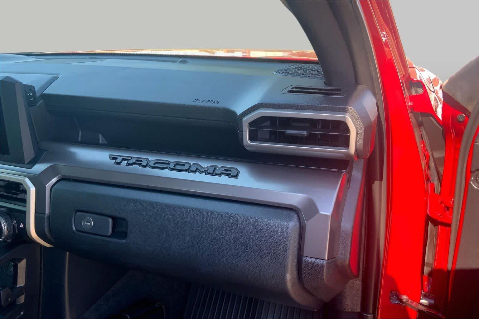 Used 2025 Toyota Tacoma SR5 AWD/4WD image 19