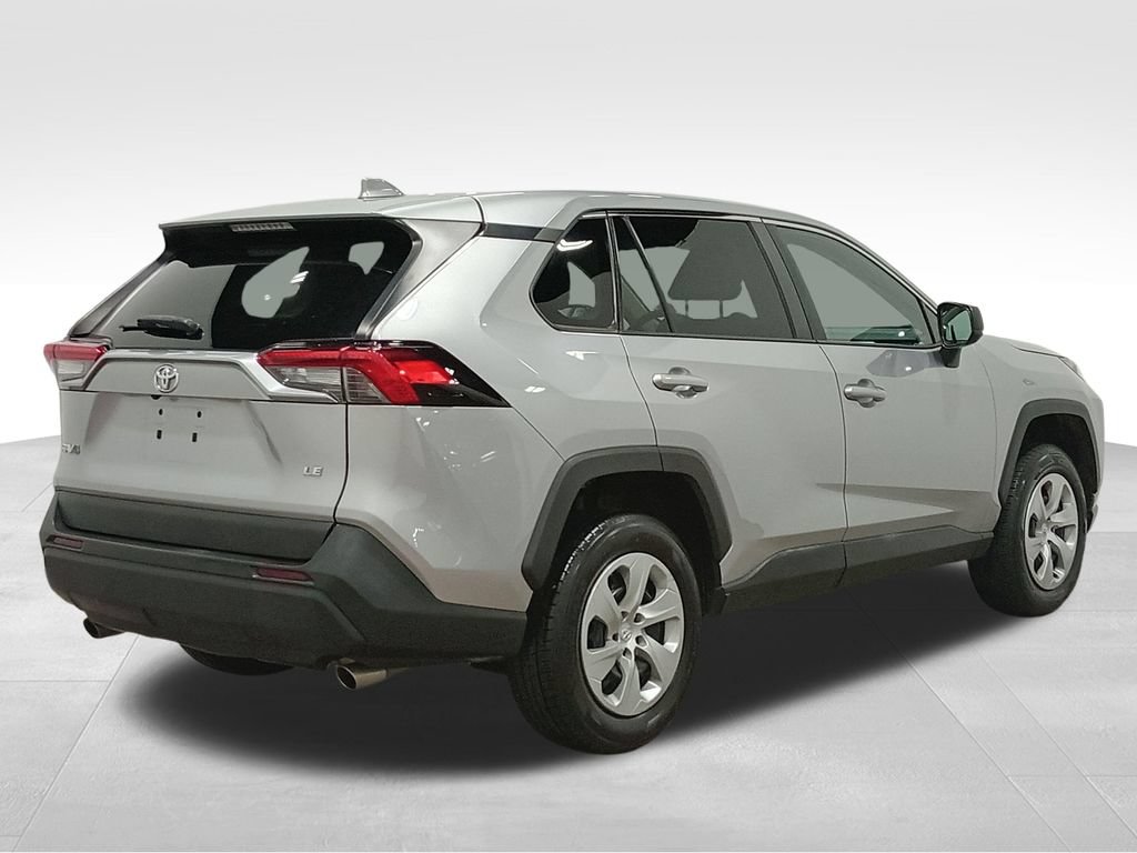 Used 2022 Toyota RAV4 LE FWD image 3