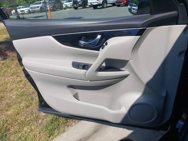 Used 2017 Nissan Rogue Sport SL AWD/4WD image 27