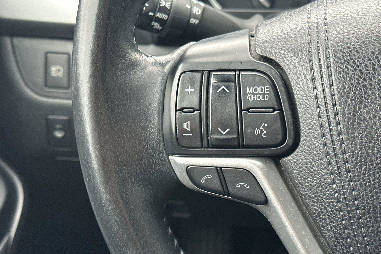 Used 2018 Toyota Highlander Limited image 20