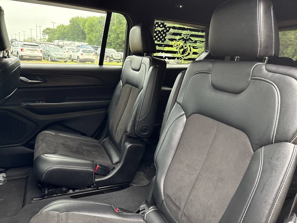 Used 2023 Jeep Grand Cherokee L Laredo AWD/4WD image 10