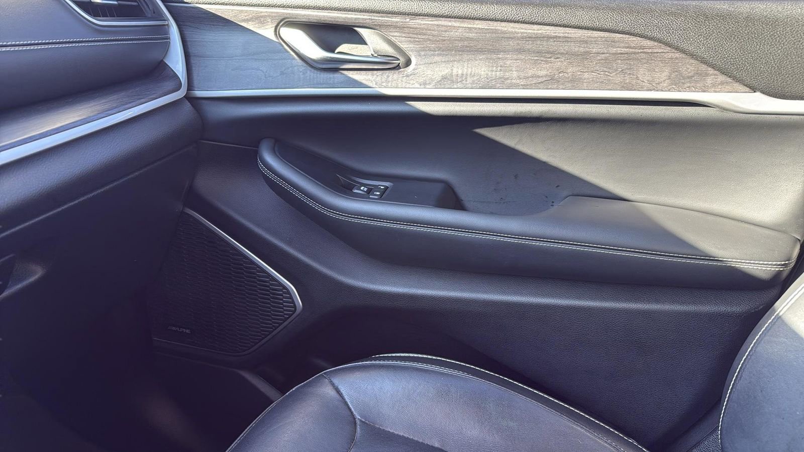 Used 2022 Jeep Grand Cherokee L Limited image 24