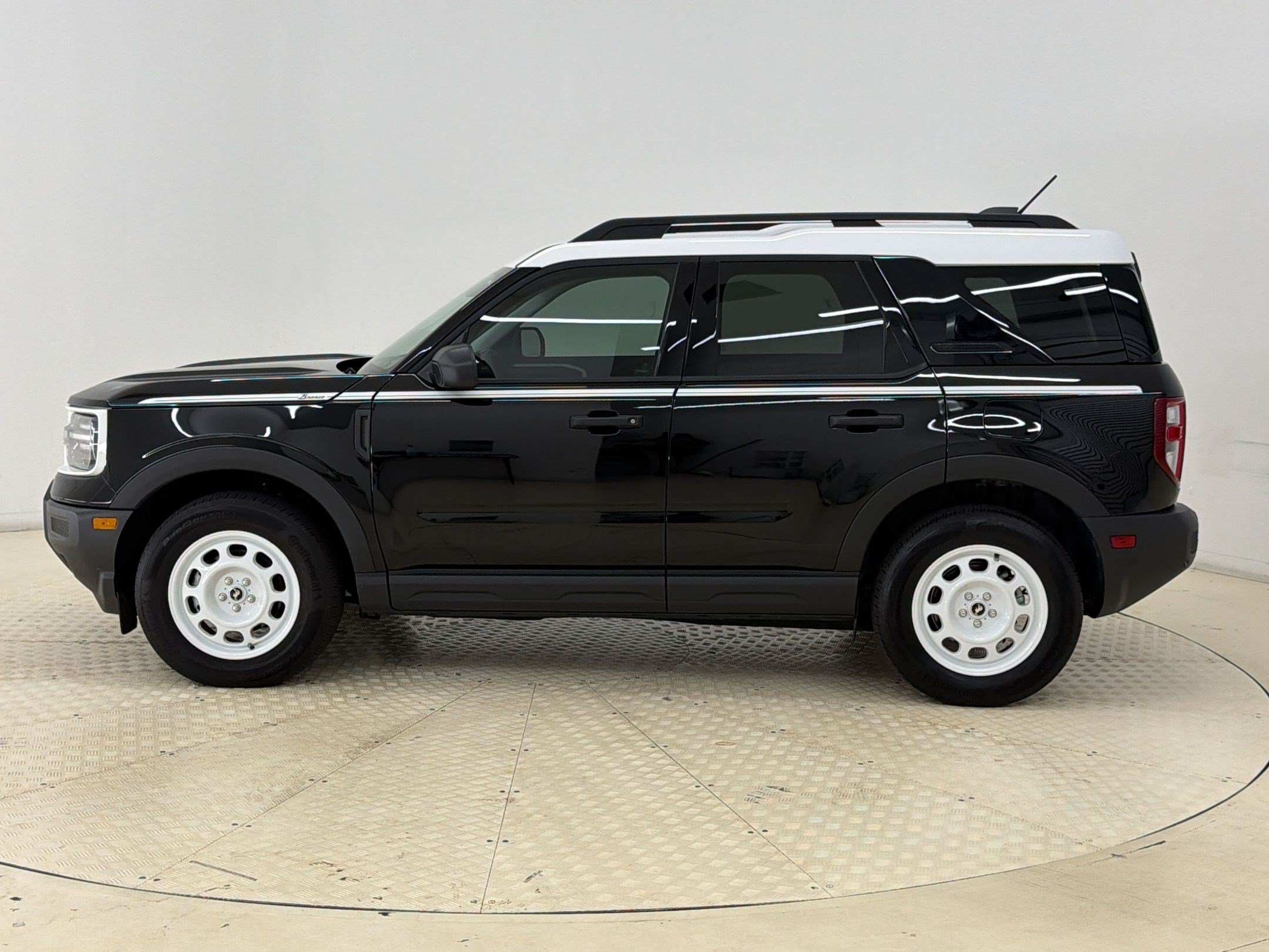Certified 2025 Ford Bronco Sport Heritage w/ Convenience Package AWD/4WD image 2