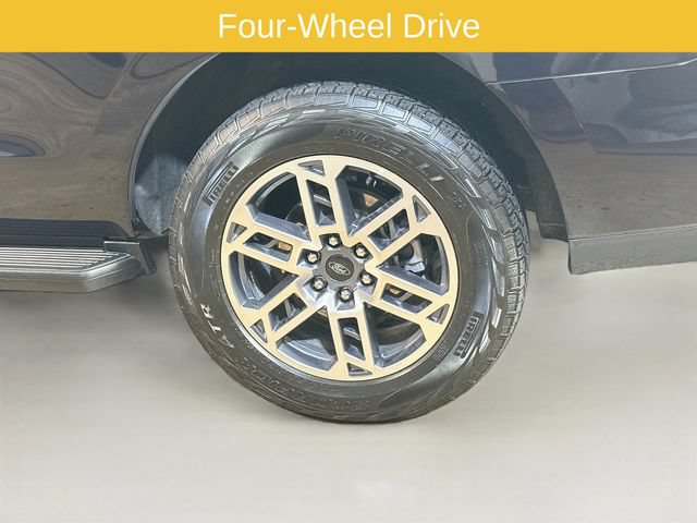 Certified 2025 Ford Expedition Active AWD/4WD image 7