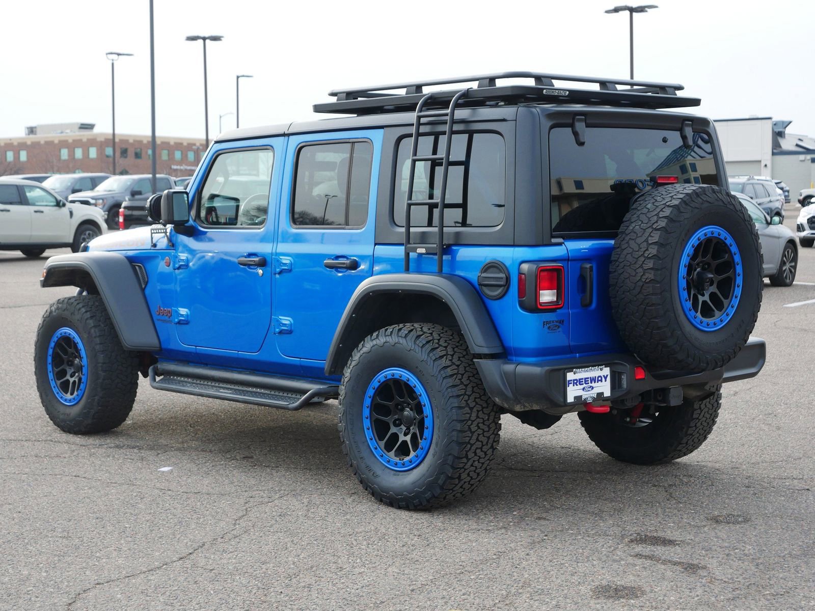 Used 2022 Jeep Wrangler Unlimited Rubicon w/ Cold Weather Group AWD/4WD image 5