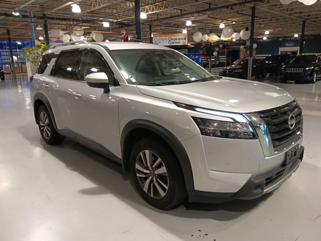 Used 2024 Nissan Pathfinder SL AWD/4WD image 1