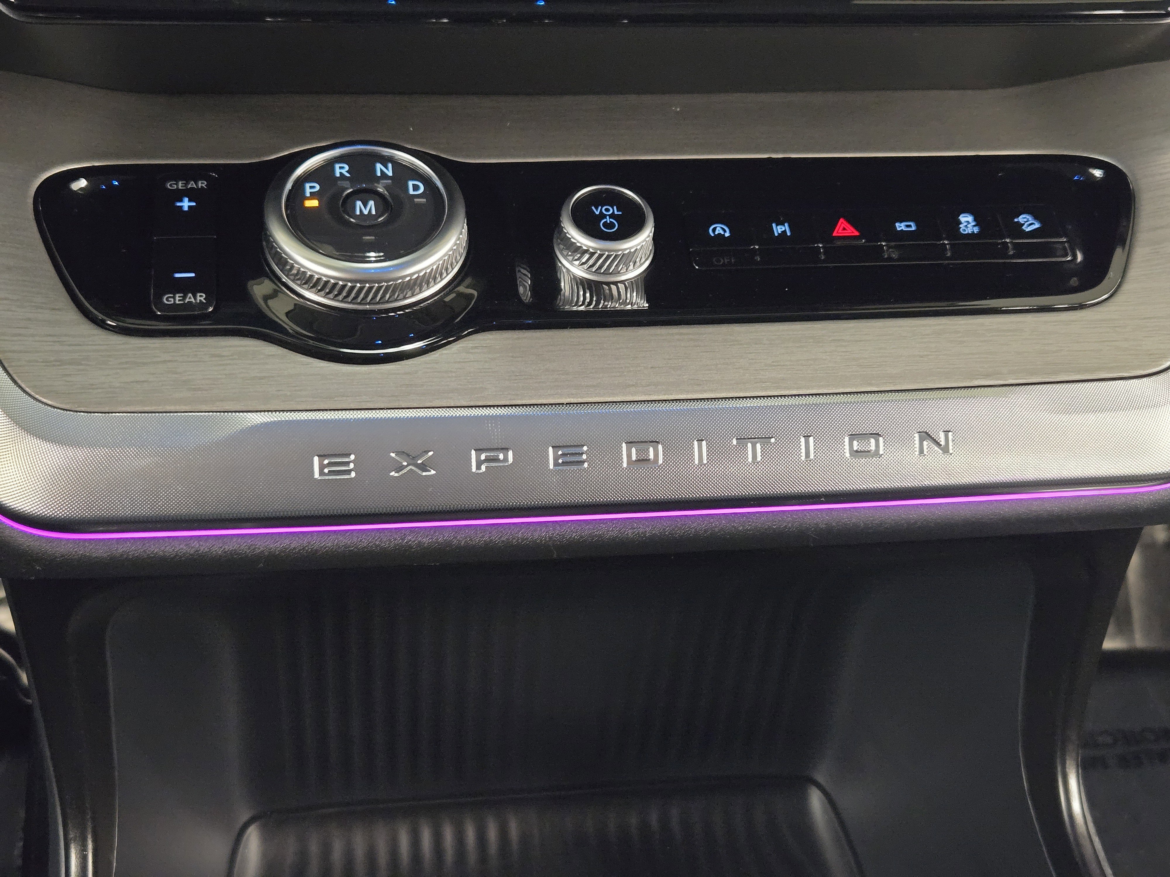 Certified 2025 Ford Expedition Platinum w/ Driver's Package AWD/4WD image 20