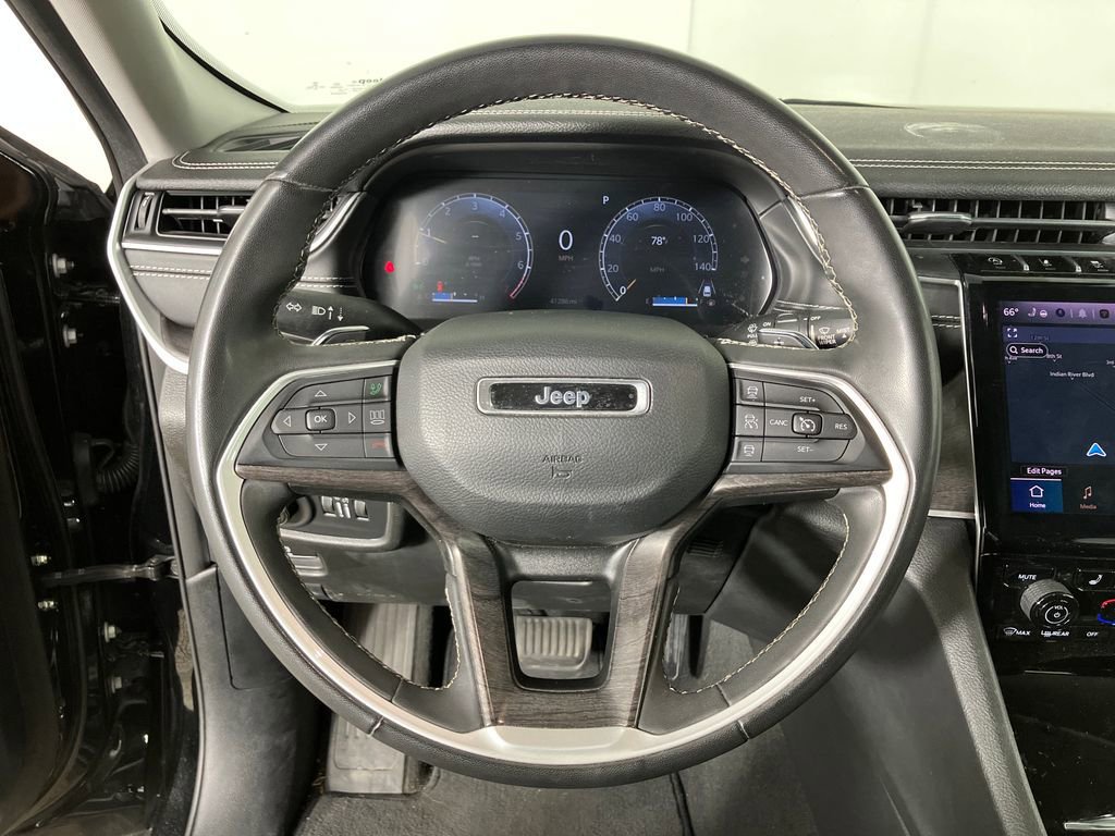 Used 2023 Jeep Grand Cherokee L Limited w/ Black Appearance Package image 16