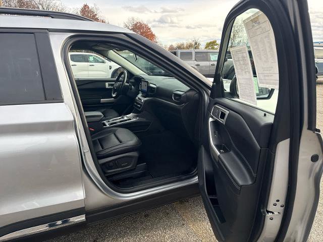 Certified 2022 Ford Explorer XLT w/ Equipment Group 202A image 7