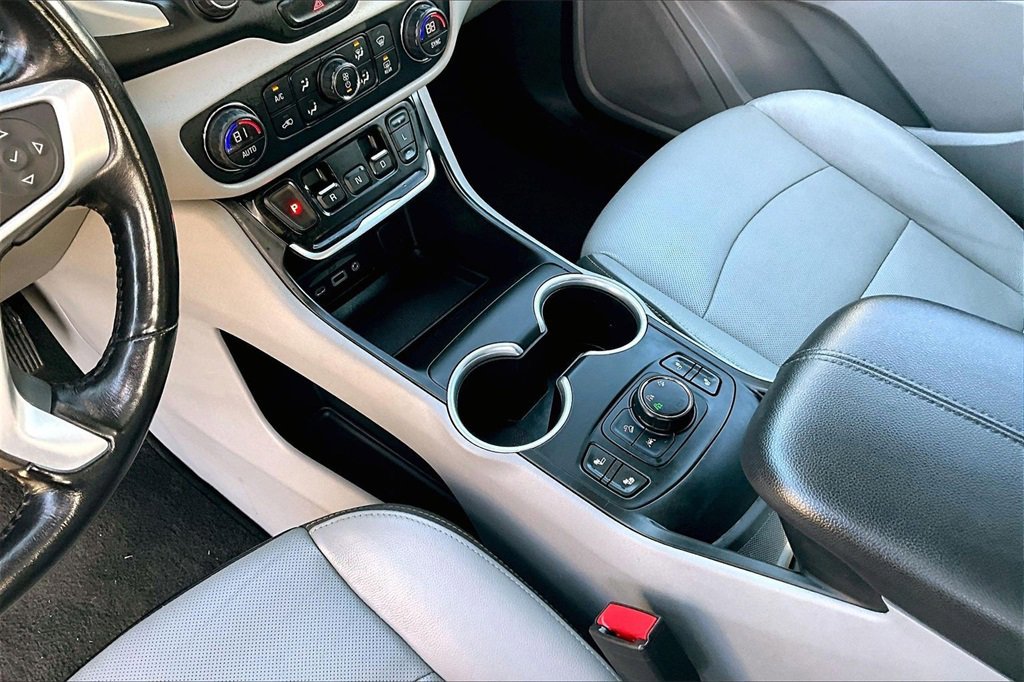 Used 2021 GMC Terrain SLT image 15