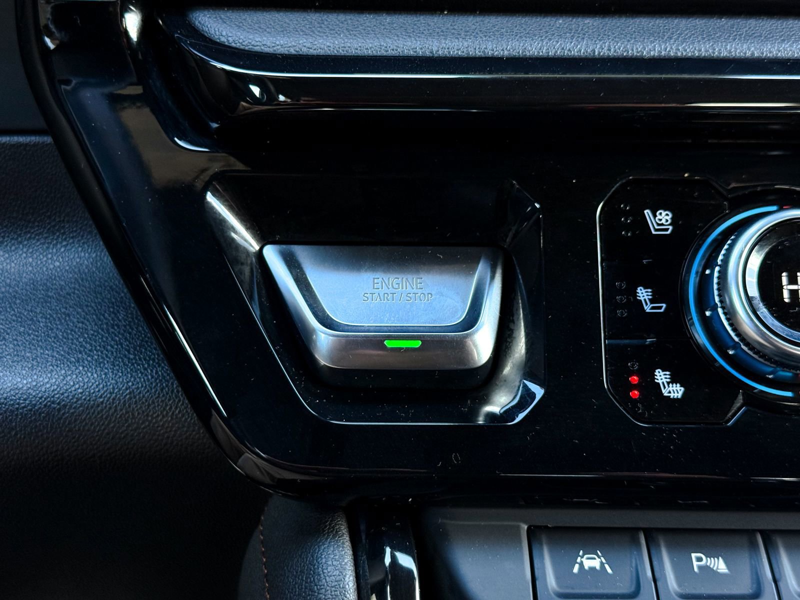 Used 2024 GMC Sierra 1500 AT4 w/ Technology Package image 26