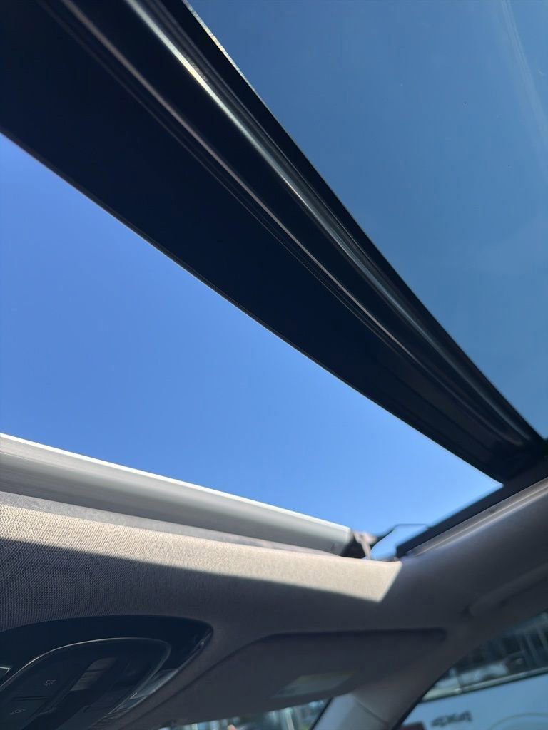 Used 2022 Hyundai Palisade Limited FWD image 3