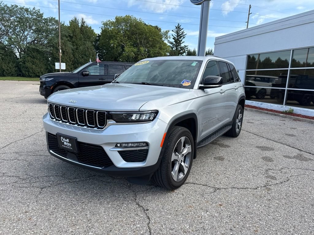 Used 2025 Jeep Grand Cherokee Limited w/ MOPAR Finishing Package AWD/4WD image 7