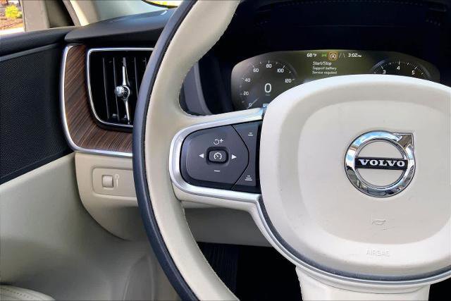 Used 2021 Volvo XC60 T5 Momentum w/ Premium Package image 23