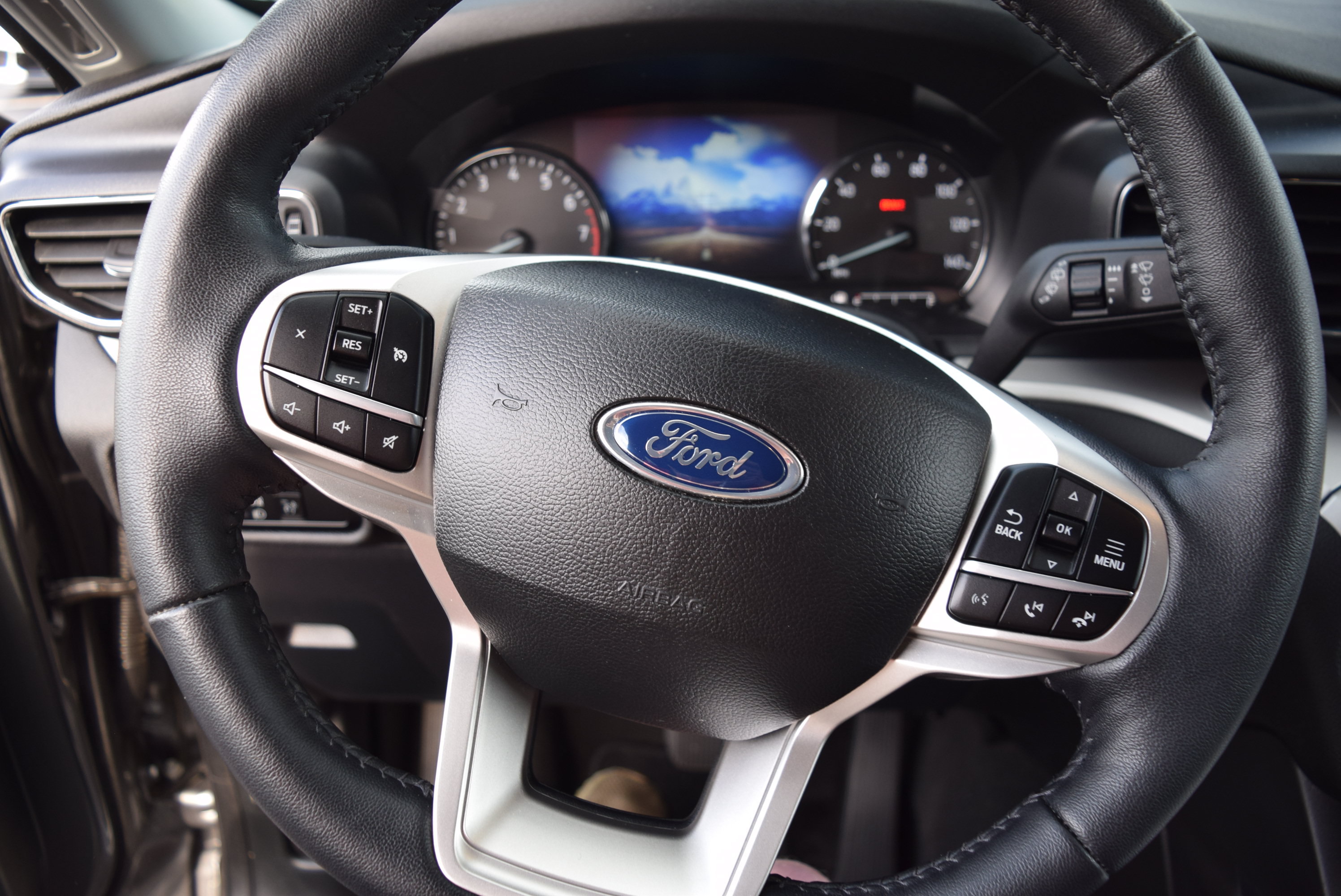 Certified 2023 Ford Explorer XLT w/ Equipment Group 202A AWD/4WD image 11