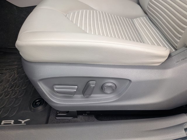 Used 2019 Toyota Camry SE w/ Audio Package FWD image 16