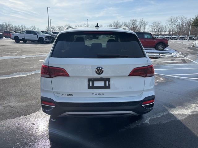 Used 2024 Volkswagen Taos SE image 4