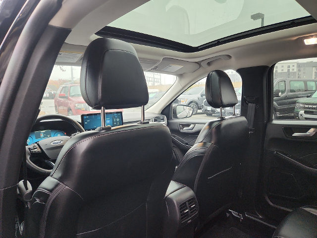 Certified 2025 Ford Escape Platinum AWD/4WD image 24