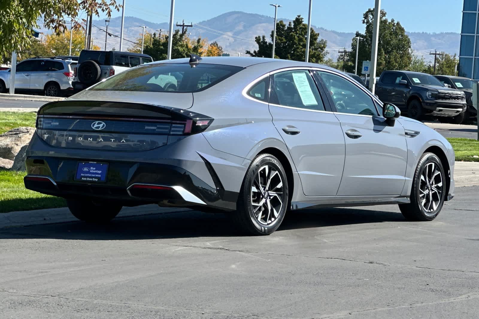 Used 2025 Hyundai Sonata SEL FWD image 2