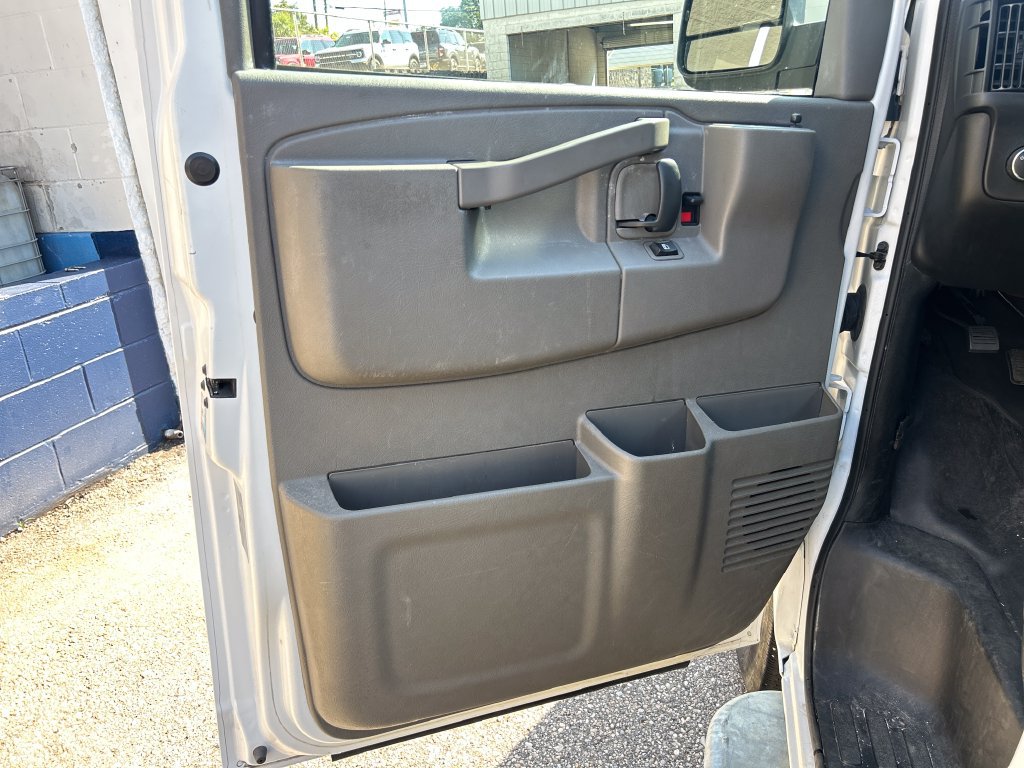 Used 2025 GMC Savana 2500 w/ Driver Convenience Package RWD image 9