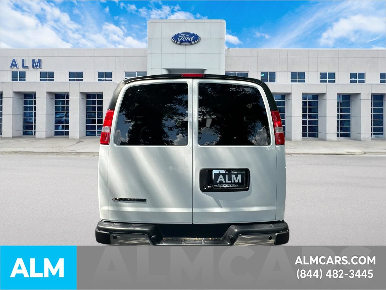 Used 2025 Chevrolet Express 3500 LT w/ LT Preferred Equipment Group RWD image 6