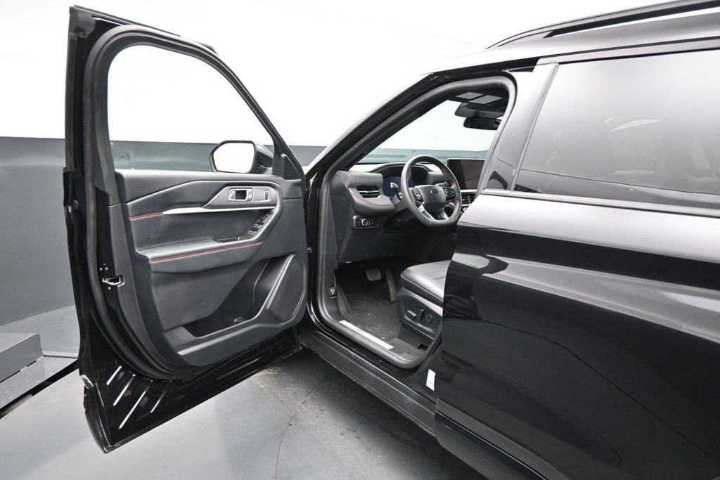Certified 2026 Ford Explorer ST-Line w/ ST-Line Street Pack AWD/4WD image 9