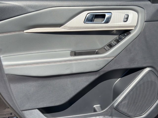 Certified 2025 Ford Explorer Active AWD/4WD image 15
