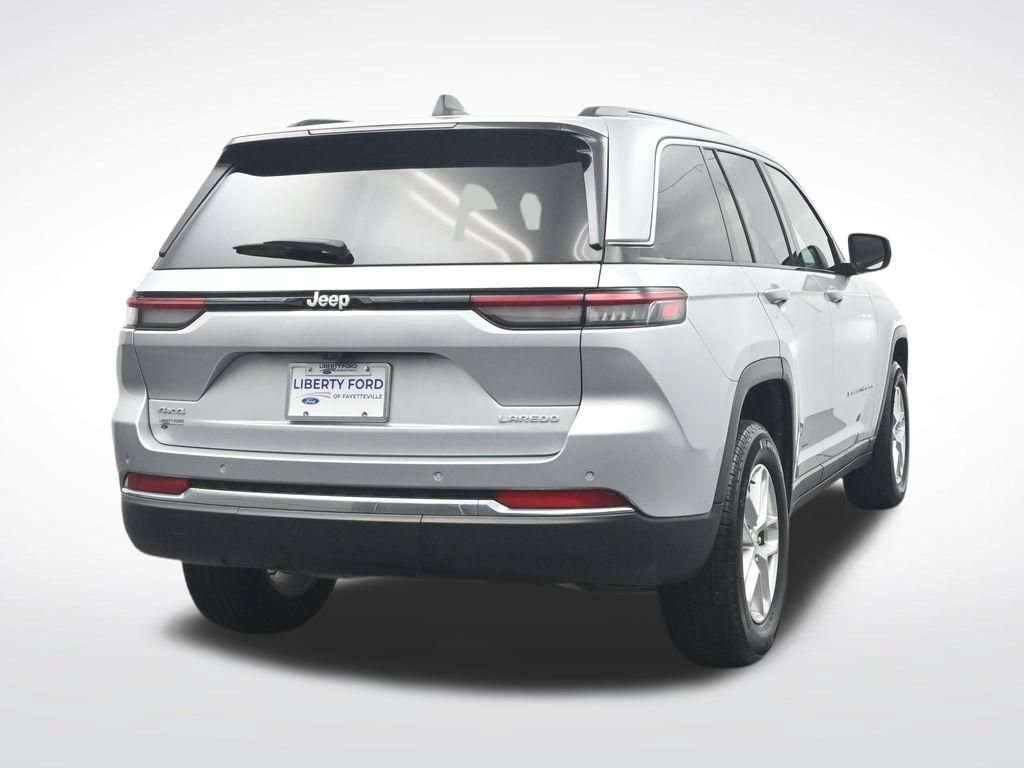Used 2025 Jeep Grand Cherokee Laredo X AWD/4WD image 7