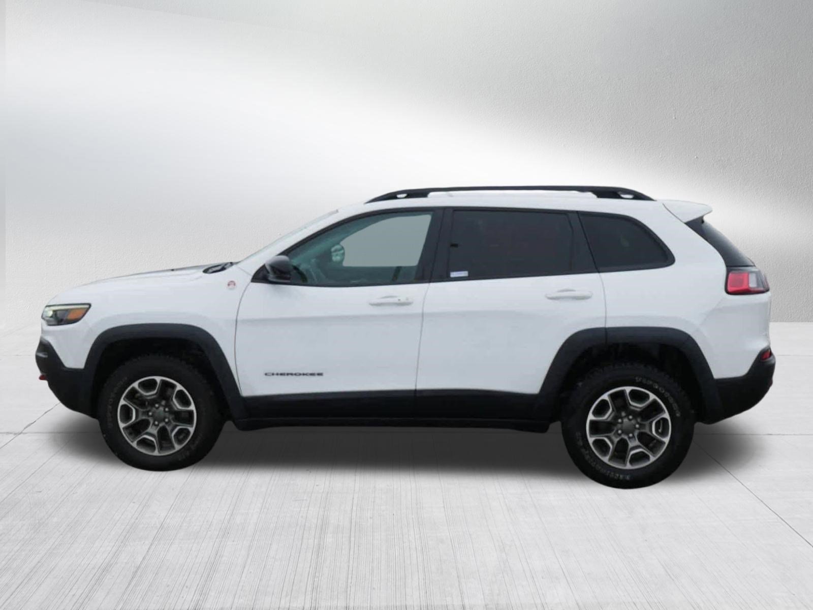 Used 2022 Jeep Cherokee Trailhawk image 4