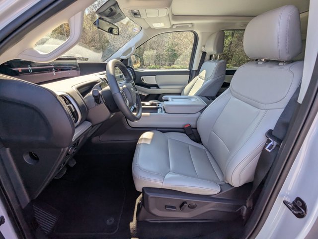 Certified 2025 Ford Expedition Active image 17