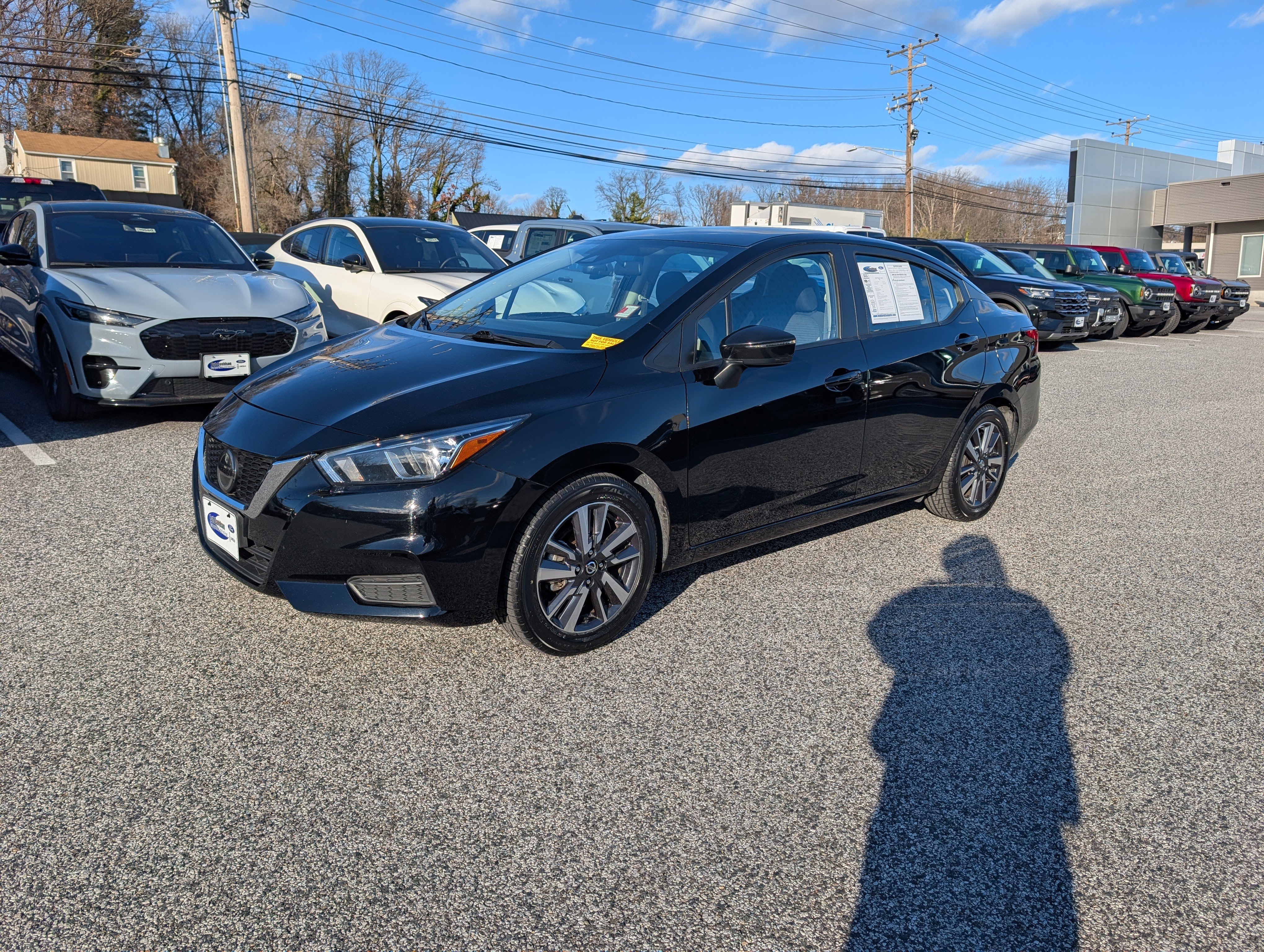 Used 2021 Nissan Versa SV image 2
