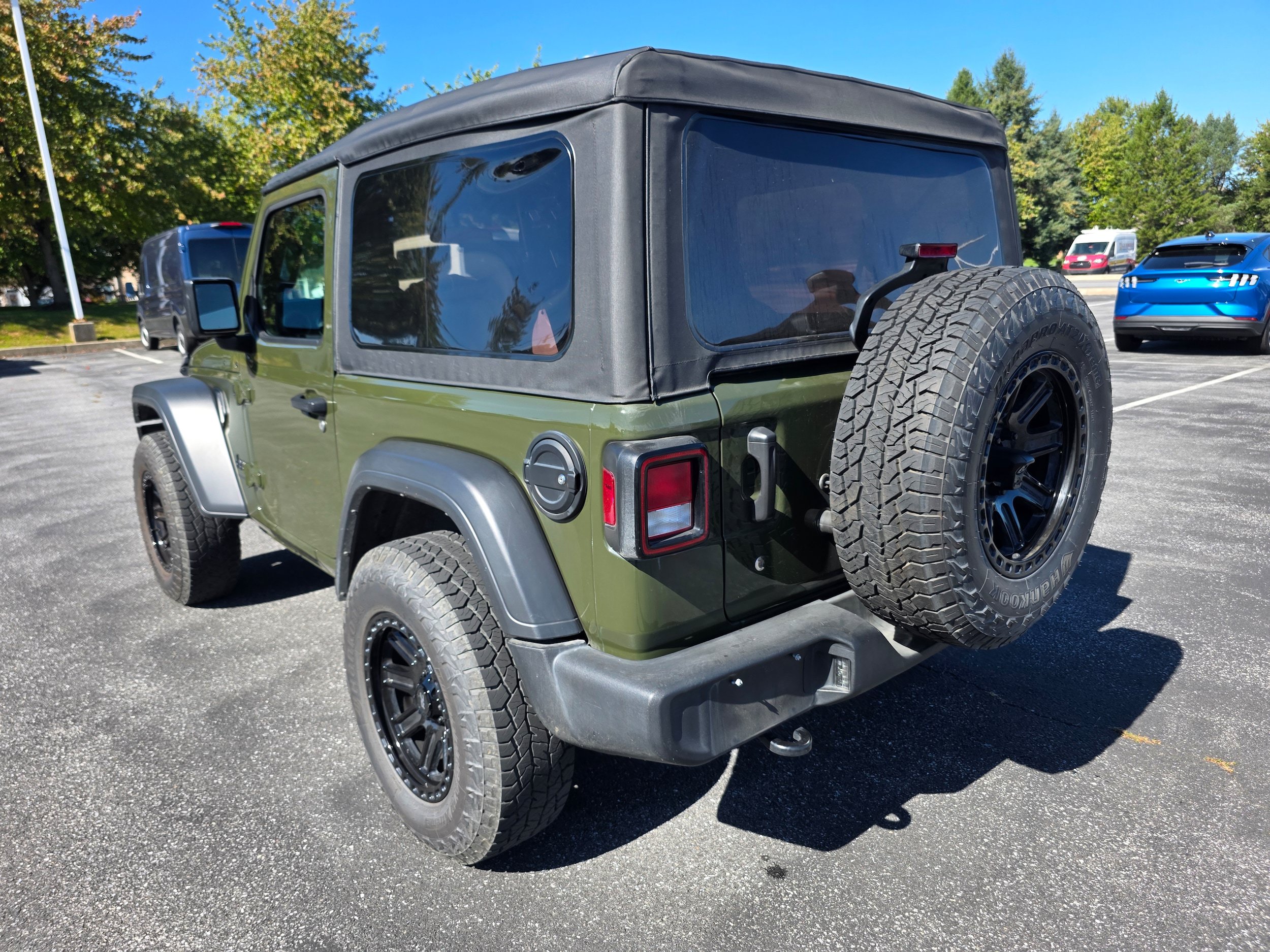 Used 2023 Jeep Wrangler Sport AWD/4WD image 3