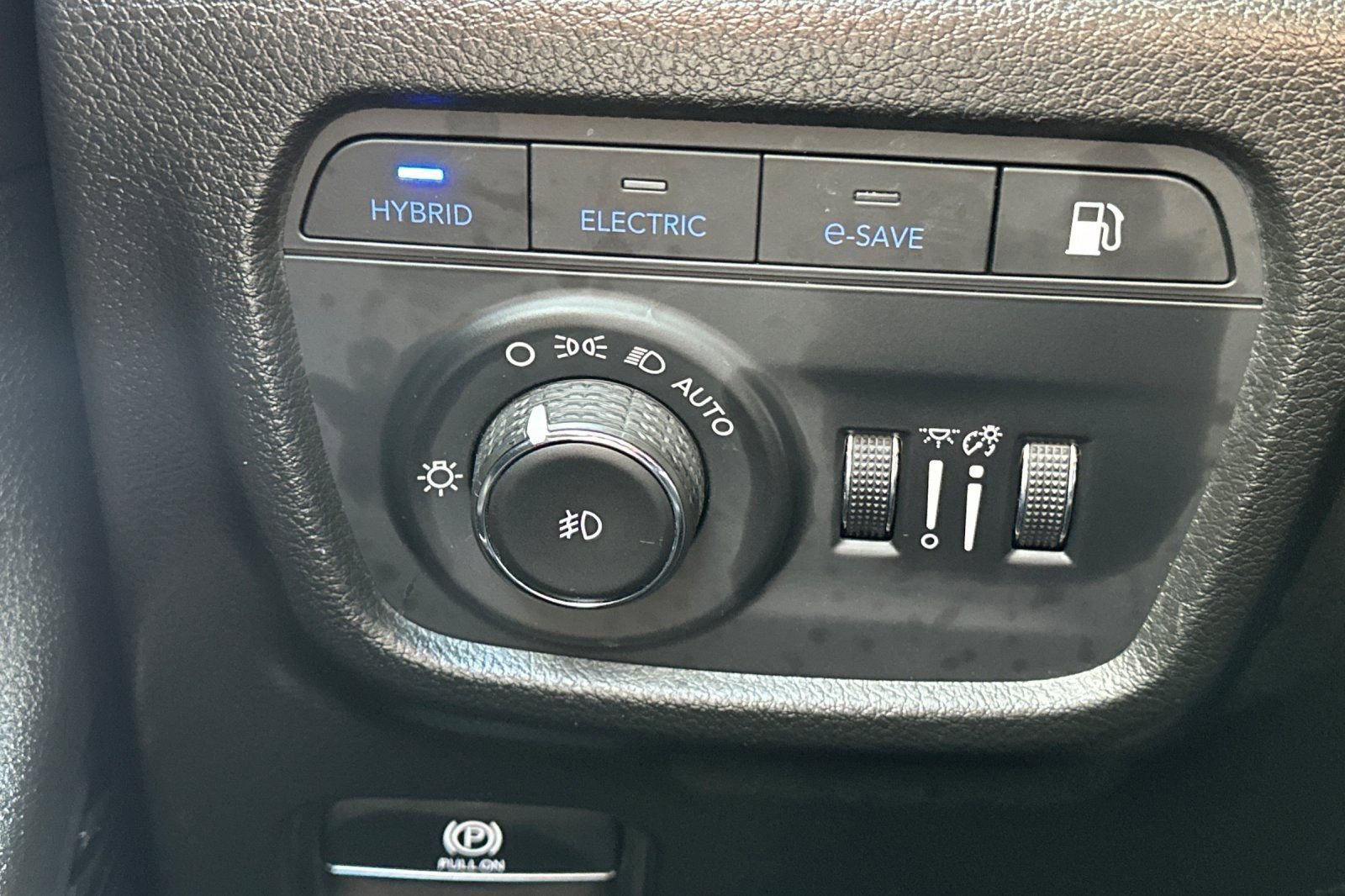 Used 2022 Jeep Grand Cherokee Summit w/ Advanced Protech Group IV AWD/4WD image 29