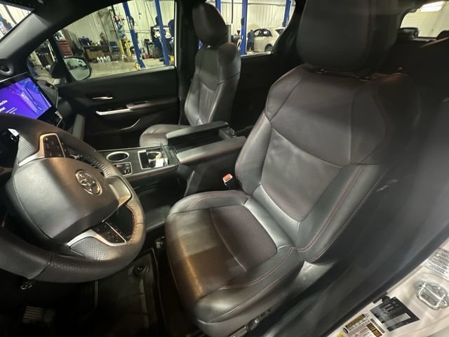 Used 2025 Toyota Sienna XSE w/ XSE Premium Package AWD/4WD image 17
