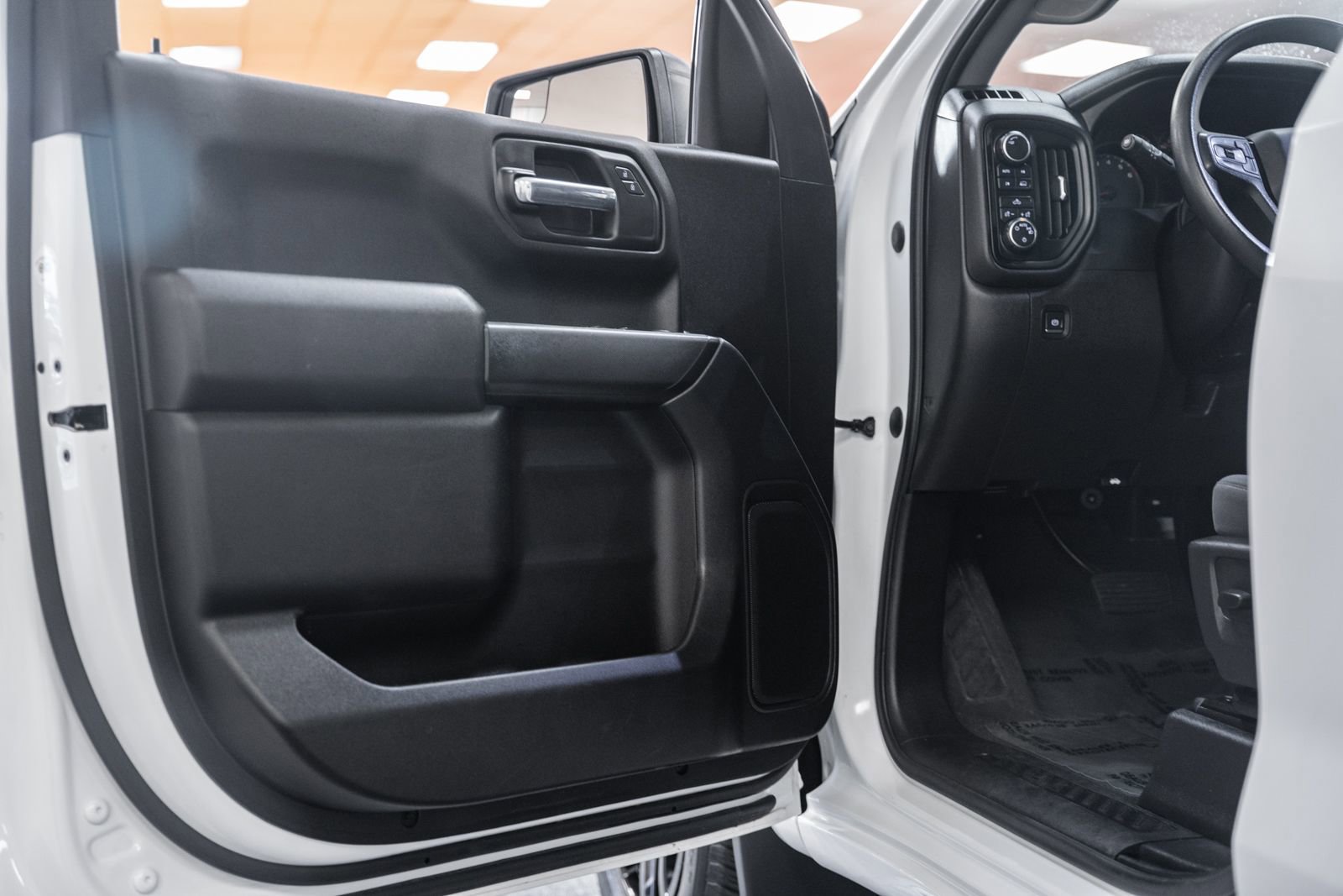 Used 2023 Chevrolet Silverado 1500 Custom AWD/4WD image 39