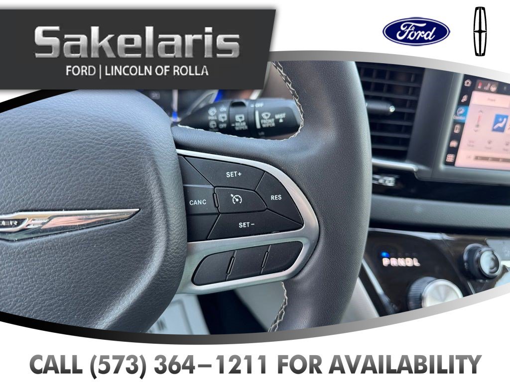 Used 2023 Chrysler Voyager LX FWD image 17