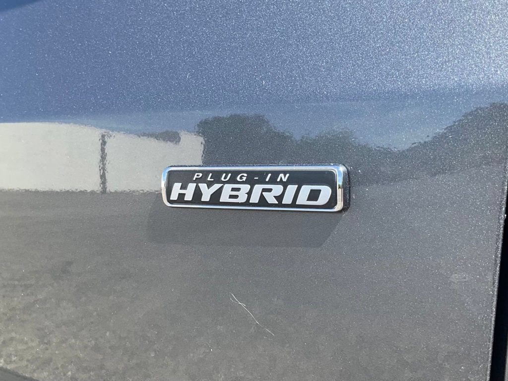 Certified 2024 Ford Escape SE w/ PHEV Premium Package FWD image 18