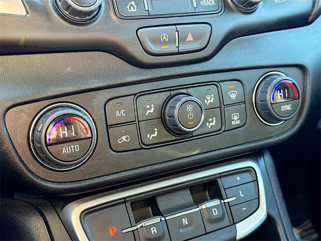 Used 2024 GMC Terrain SLT image 13