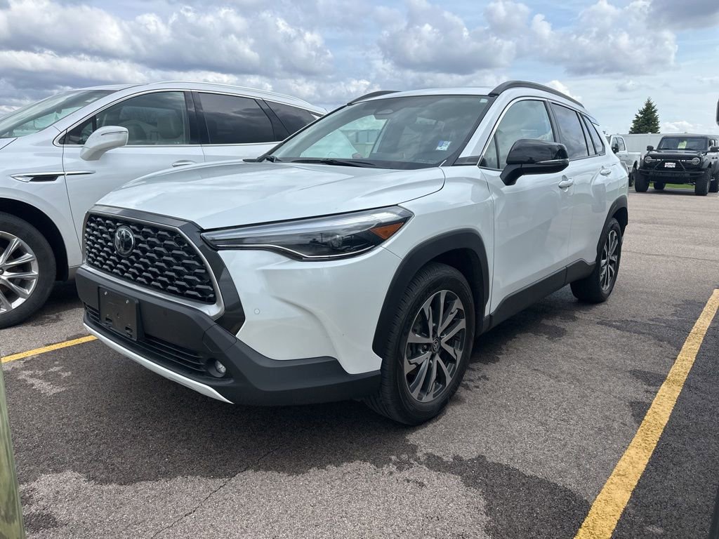 Used 2025 Toyota Corolla Cross XLE w/ Convenience Package AWD/4WD image 13