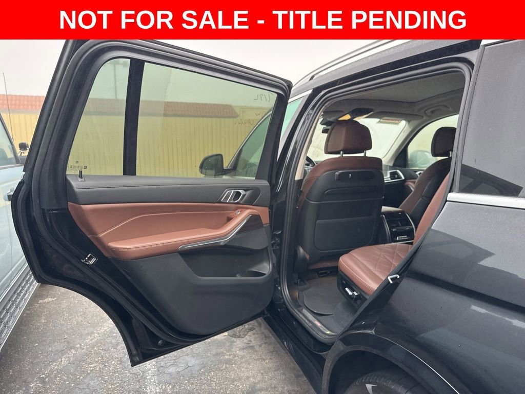 Used 2023 BMW X7 xDrive40i w/ Parking Assistance Package image 13