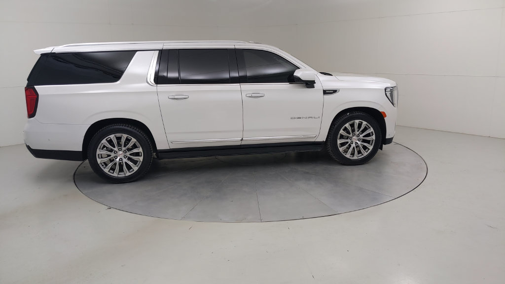 Used 2024 GMC Yukon XL Denali w/ Denali Reserve Package AWD/4WD image 15