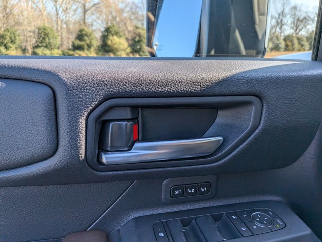 Used 2025 Toyota Land Cruiser image 13