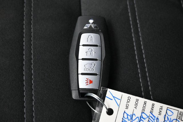 Used 2025 Mitsubishi Outlander SE FWD image 26